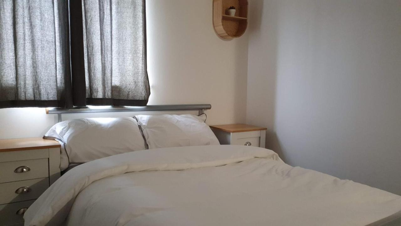 Spacious London Apartment 5 Min Walk To Leytonstone Underground Station And 5 Stops To Zone 1 ภายนอก รูปภาพ