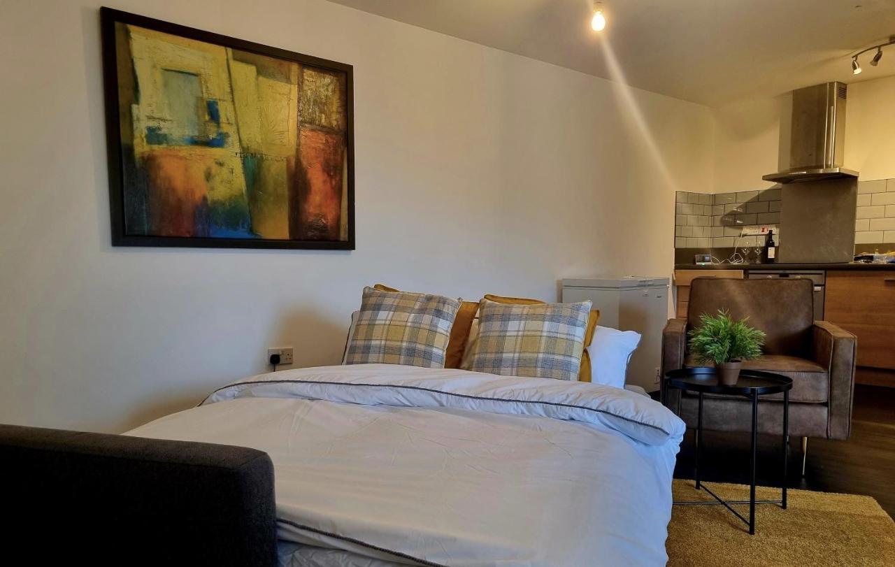 Spacious London Apartment 5 Min Walk To Leytonstone Underground Station And 5 Stops To Zone 1 ภายนอก รูปภาพ