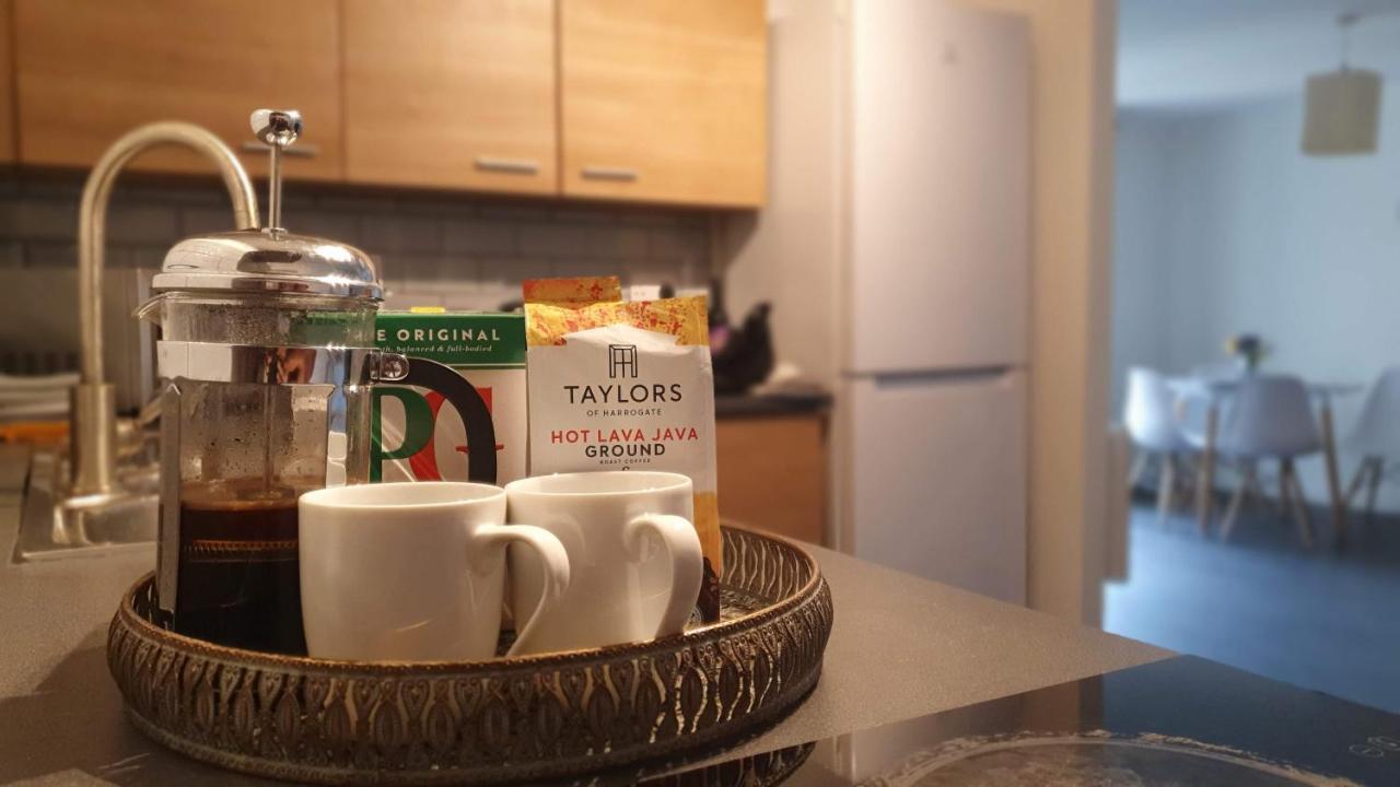 Spacious London Apartment 5 Min Walk To Leytonstone Underground Station And 5 Stops To Zone 1 ภายนอก รูปภาพ
