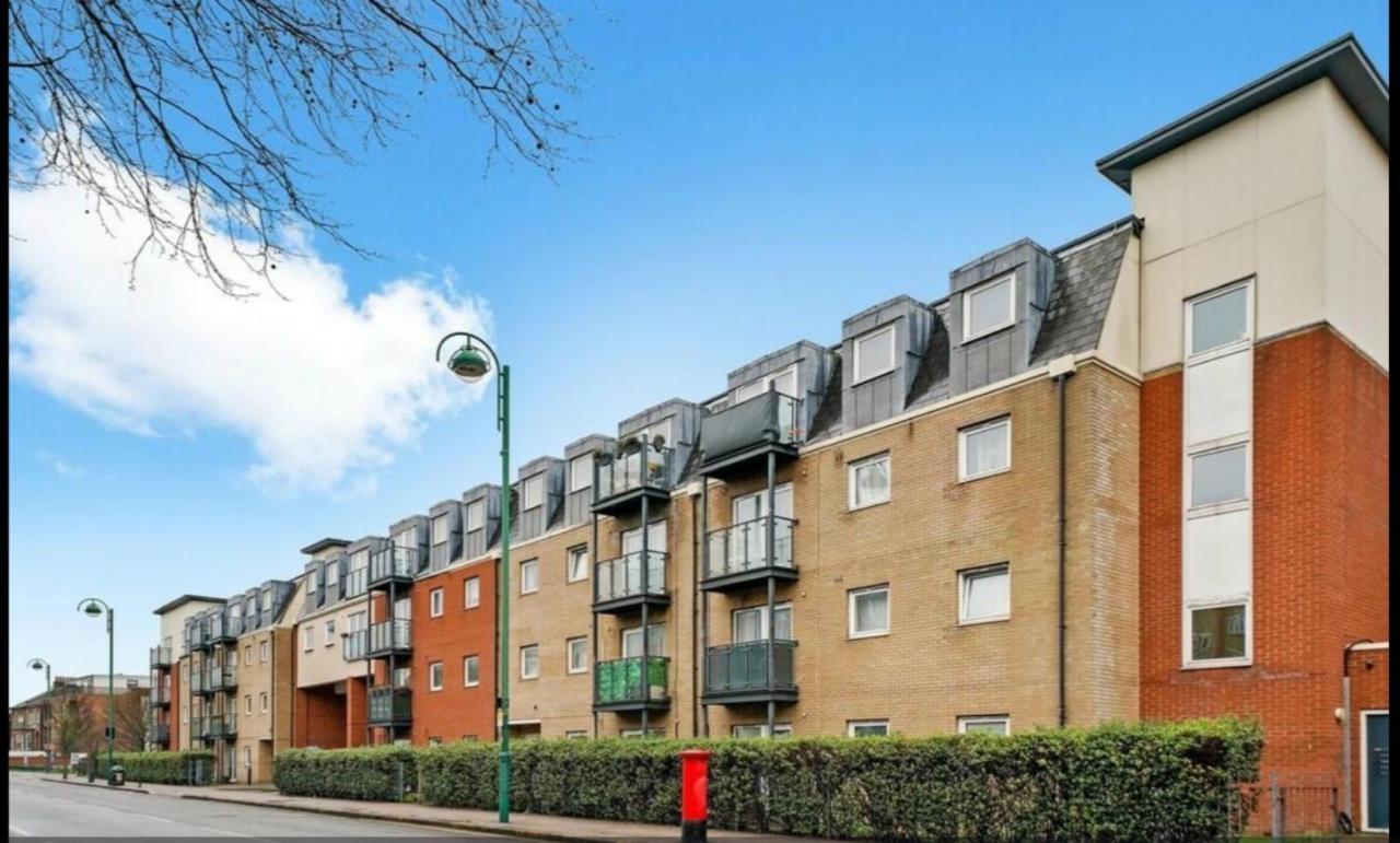 Spacious London Apartment 5 Min Walk To Leytonstone Underground Station And 5 Stops To Zone 1 ภายนอก รูปภาพ