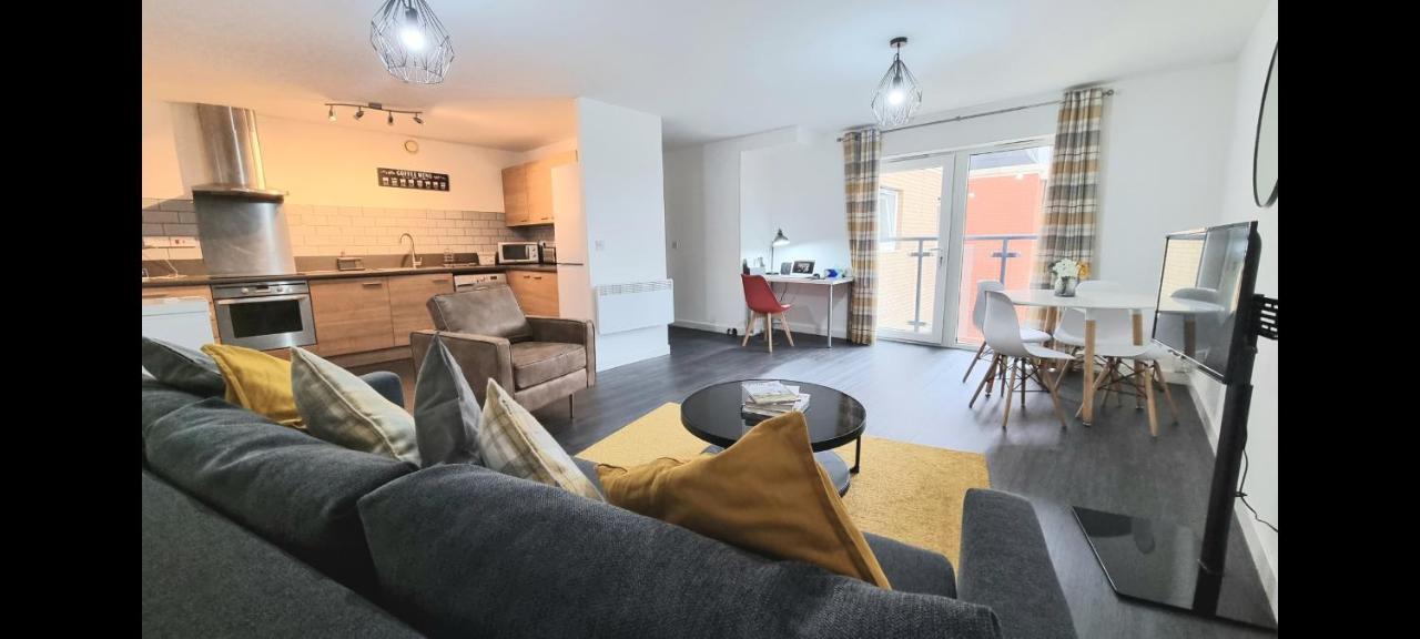 Spacious London Apartment 5 Min Walk To Leytonstone Underground Station And 5 Stops To Zone 1 ภายนอก รูปภาพ