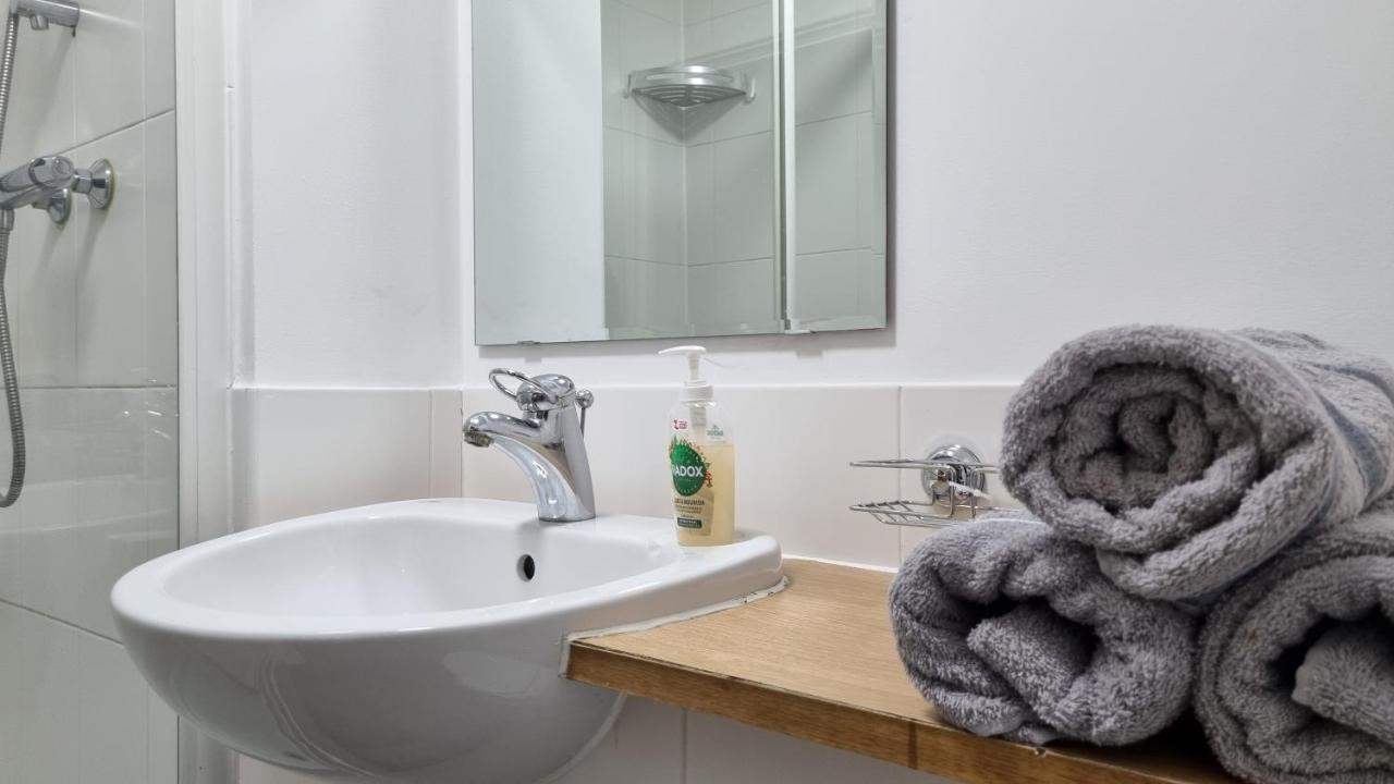 Spacious London Apartment 5 Min Walk To Leytonstone Underground Station And 5 Stops To Zone 1 ภายนอก รูปภาพ