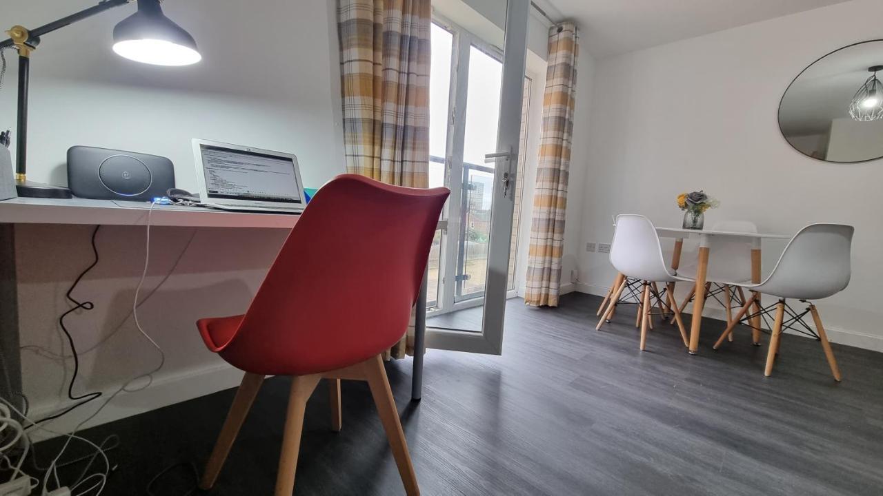 Spacious London Apartment 5 Min Walk To Leytonstone Underground Station And 5 Stops To Zone 1 ภายนอก รูปภาพ